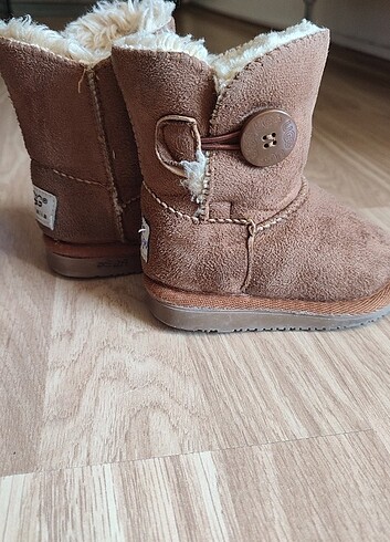 Ugg UGG bot