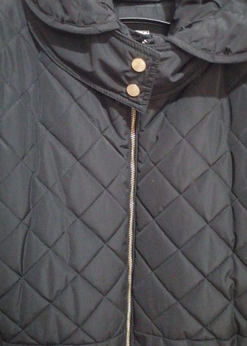 Siyah Kapüşonlu Kadın Kışlık Mont - Görsel 3