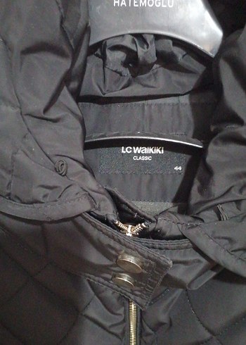 Siyah Kapüşonlu Kadın Kışlık Mont - Görsel 2