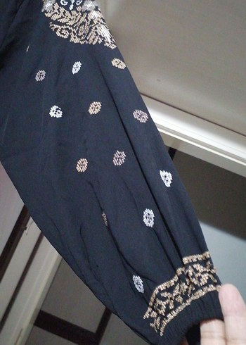 Uzun Siyah Nakışlı Kadın Elbise - Görsel 3