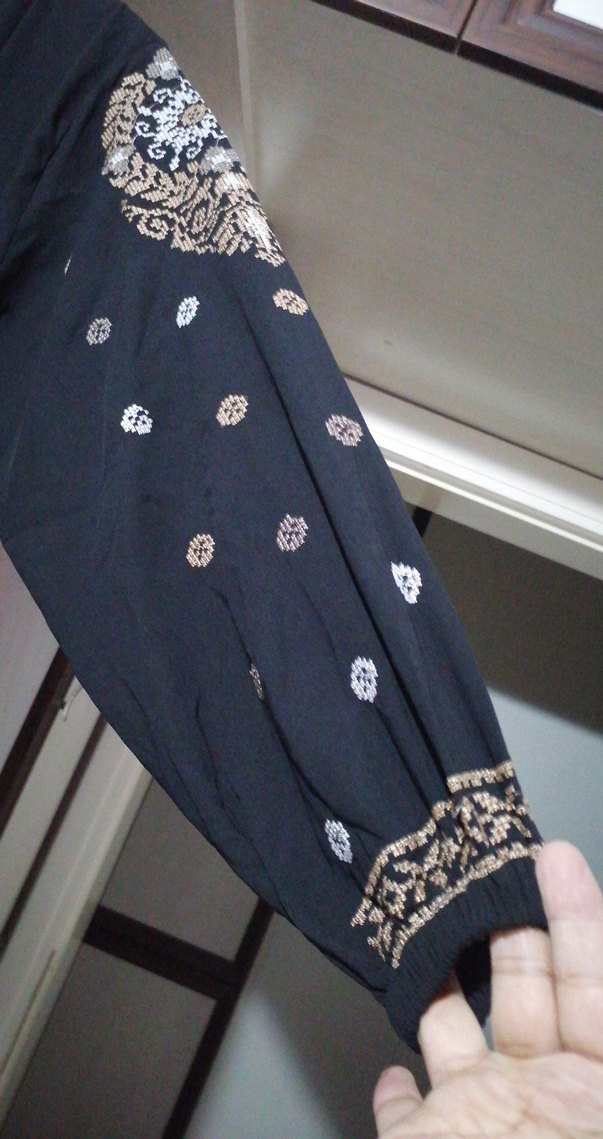 Uzun Siyah Nakışlı Kadın Elbise - Görsel 3