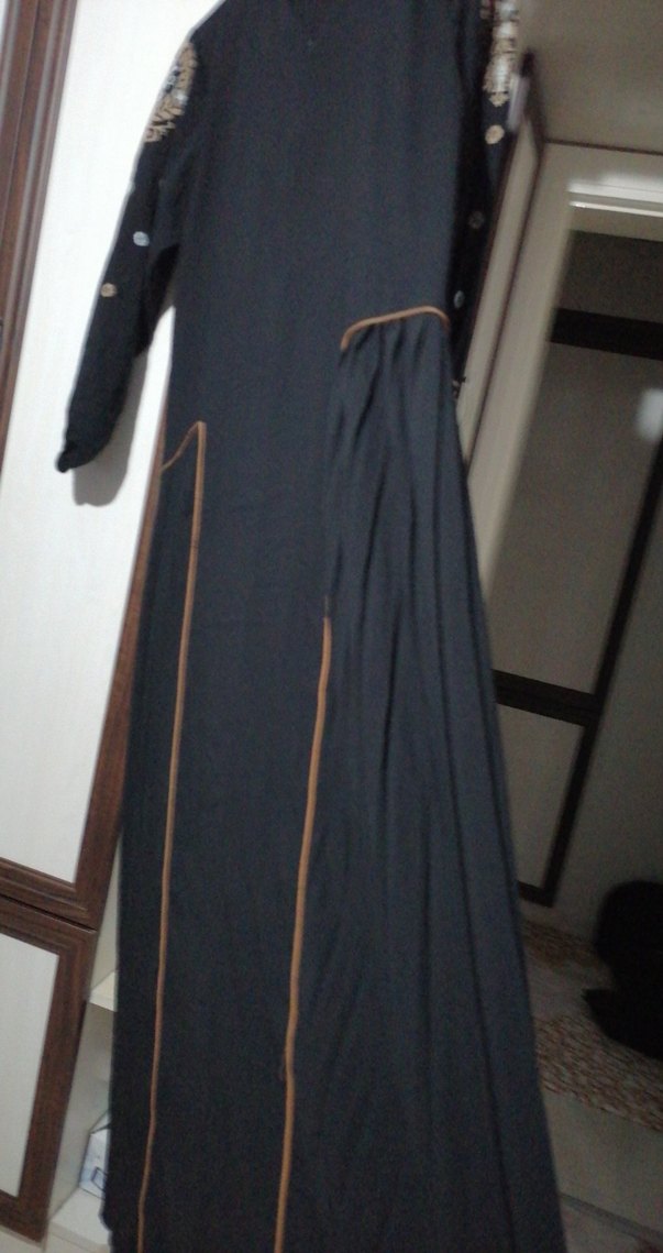 Uzun Siyah Nakışlı Kadın Elbise - Görsel 5