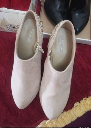 Bej Süet Stiletto Topuklu Kadın Bot - Görsel 2