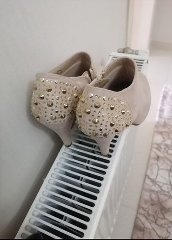 Bej Süet Stiletto Topuklu Kadın Bot - Görsel 4