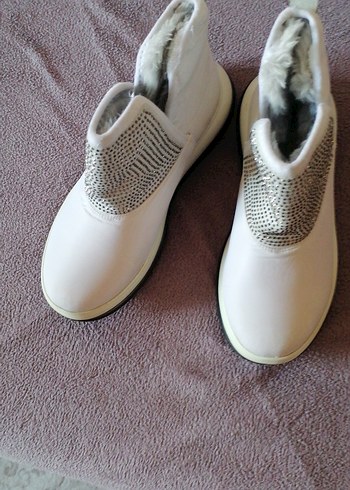 Kız Çocuk Beyaz Modern Bot - Görsel 2