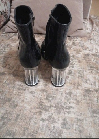 Siyah Deri Yılan Desenli Topuklu Bot - Görsel 2