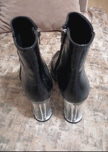 Siyah Deri Yılan Desenli Topuklu Bot - Görsel 3