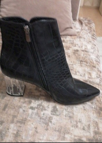 Siyah Deri Yılan Desenli Topuklu Bot - Görsel 6