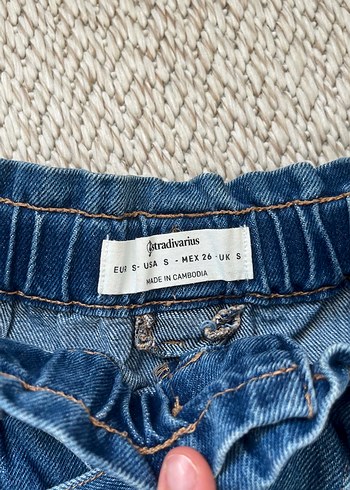 Stradivarius Stradivaırus kemerli kot şort