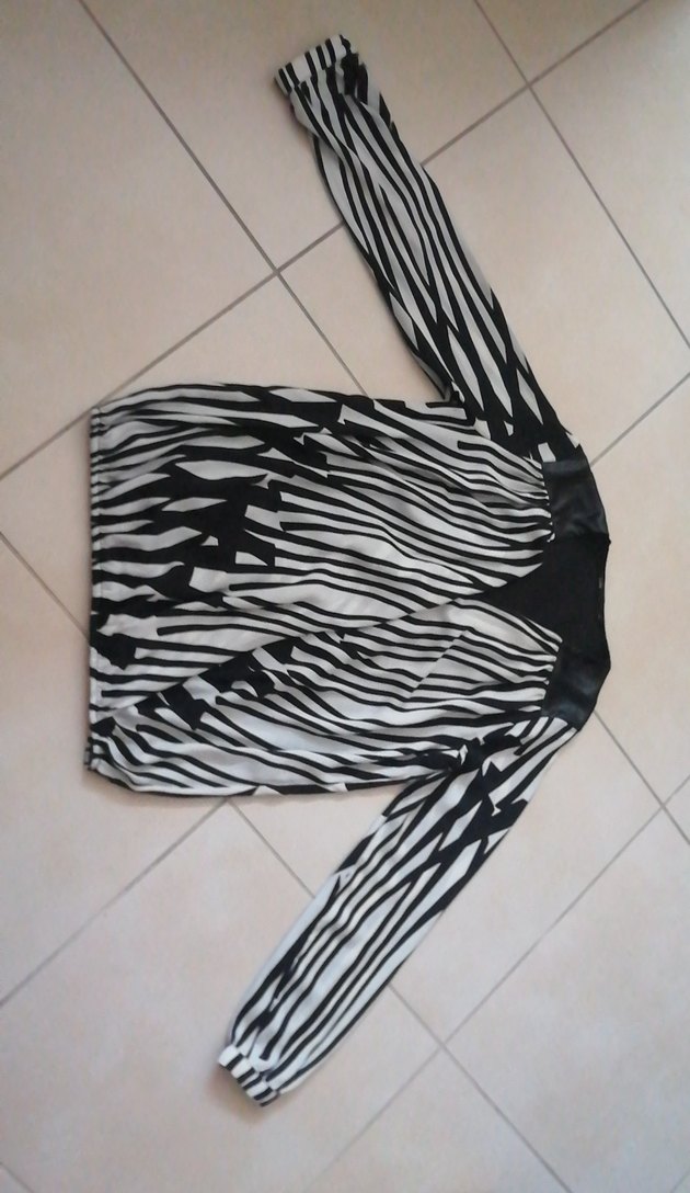 Gri Zebra Desenli Kadın Bluz - Görsel 4