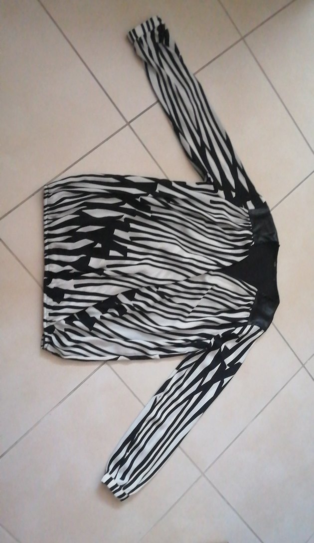 Gri Zebra Desenli Kadın Bluz - Görsel 3