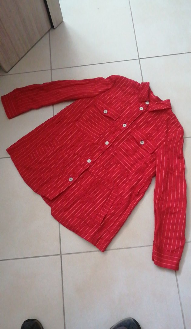 Kırmızı Düğmeli Uzun Kollu Keten Gömlek - Görsel 3