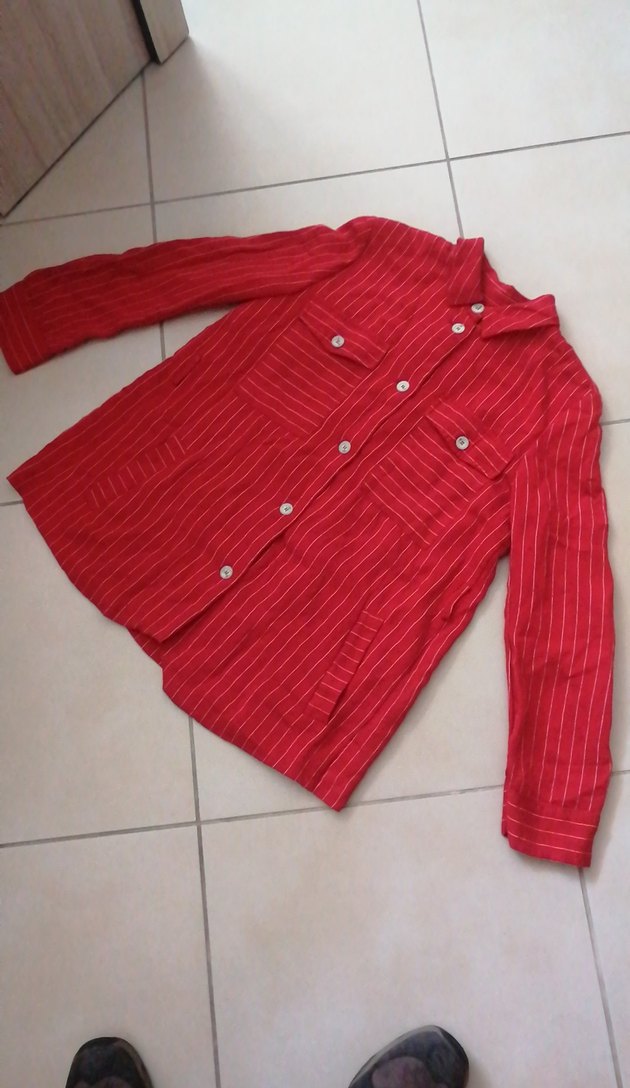 Kırmızı Düğmeli Uzun Kollu Keten Gömlek - Görsel 2