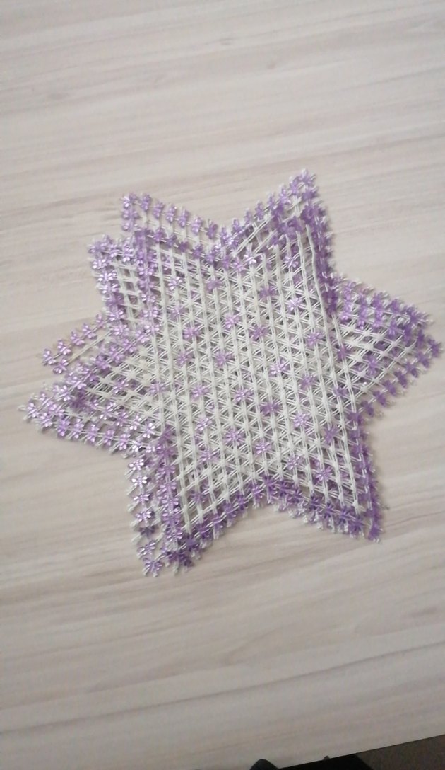 Mor Çiçekli Yıldız Şeklinde El Yapımı Örgü - Görsel 4