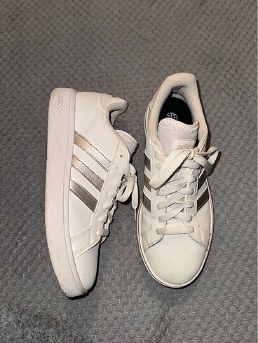 Adidas spor ayakkabı
