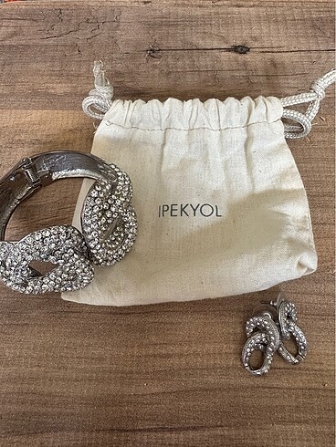 İpekyol bileklik küpe takımı