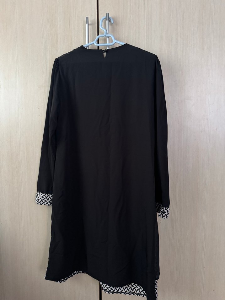 Uzun Kollu Siyah Desenli Kadın Tunik tesettür - Görsel 3