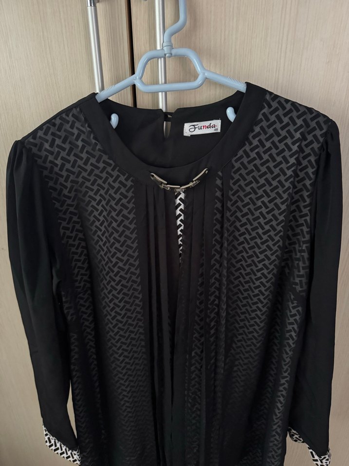 Uzun Kollu Siyah Desenli Kadın Tunik tesettür - Görsel 2