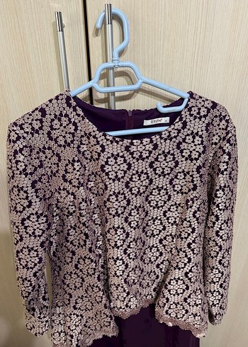 Mor Dantel İşlemeli Uzun Kadın Elbise tesettür abiye - Görsel 2