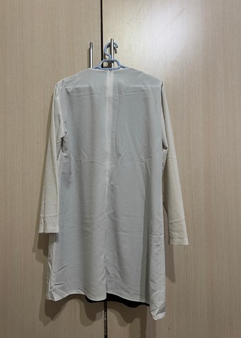 Düğmeli Midi Ceketi Beyaz tesettür tunik - Görsel 2