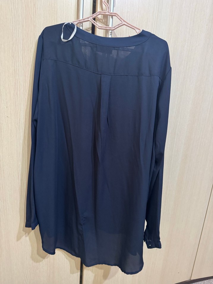 Düğmeli V Yaka Kadın Lacivert Gömlek - Görsel 2