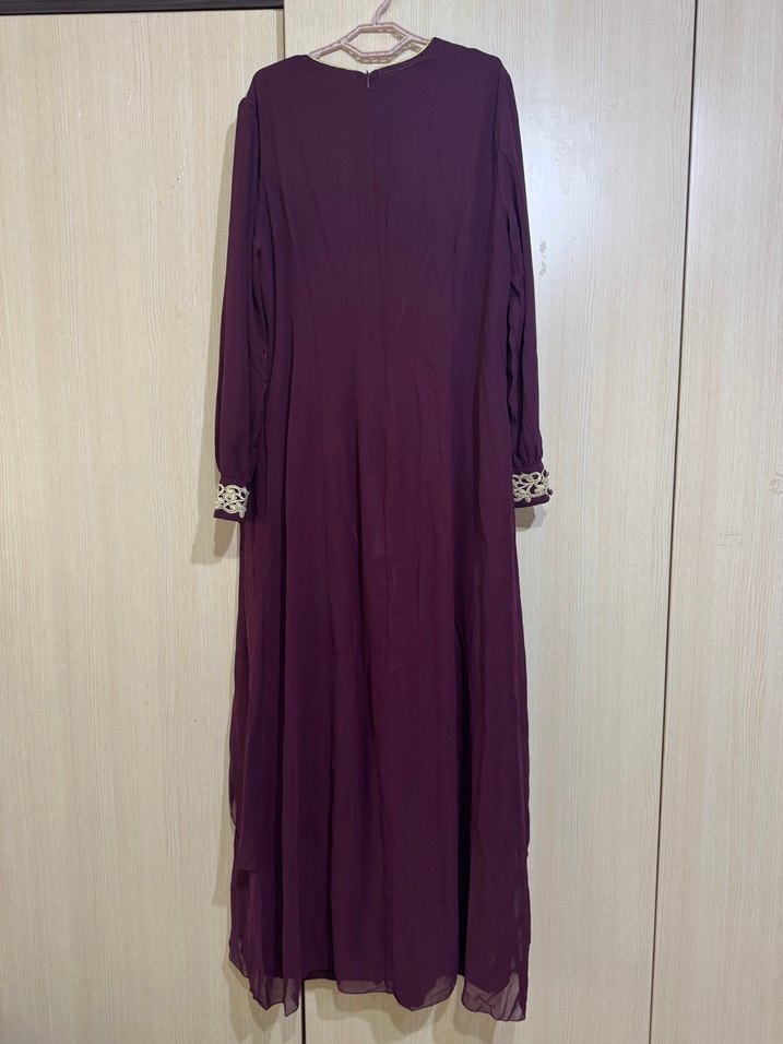 Mor Uzun Kollu Nakışlı Tesettür Elbise - Görsel 2