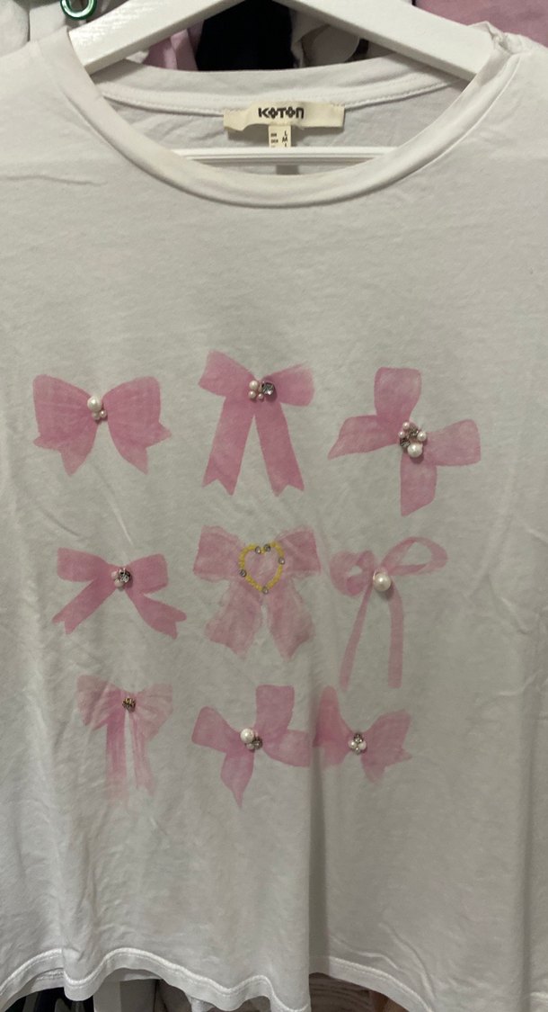 İnce Pamuklu Beyaz Tişört, Pembe Fiyonk Detaylı - Görsel 3