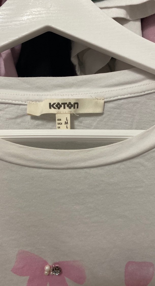 İnce Pamuklu Beyaz Tişört, Pembe Fiyonk Detaylı - Görsel 4