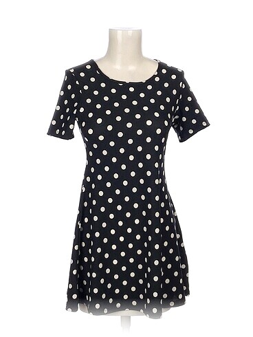 PreLoved Kısa Elbise %70 İndirimli.