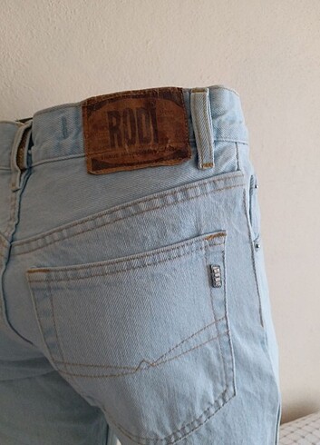 29 Beden RODI JEANS BAYAN BUZ MAVISI 29 BEDEN ISPANYOL PAÇA