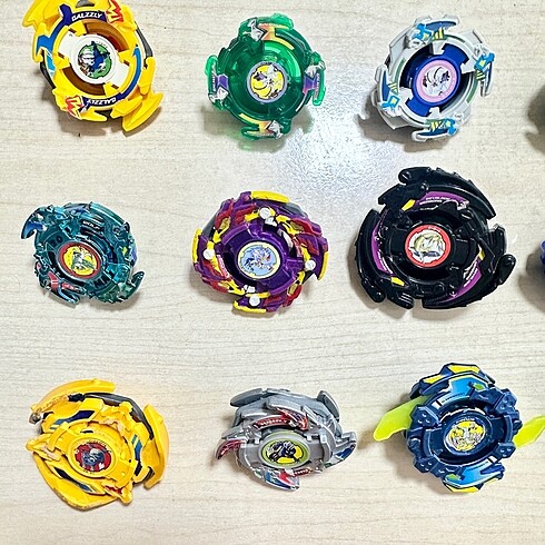 19 Ayrı Özel Renk Beyblade Bakuten Shoot Seçenekleri
