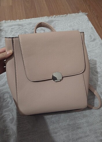 Stradivarius sırt çantası 