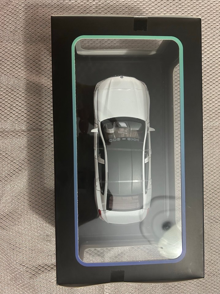 Hobbiez Beyaz Die Cast araba 1:24 tüm kapılar ve kaput açılır - Görsel 3