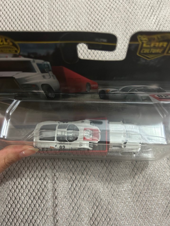 Hot Wheels Beyaz Taşımacılık Oyuncak Araba - Görsel 2