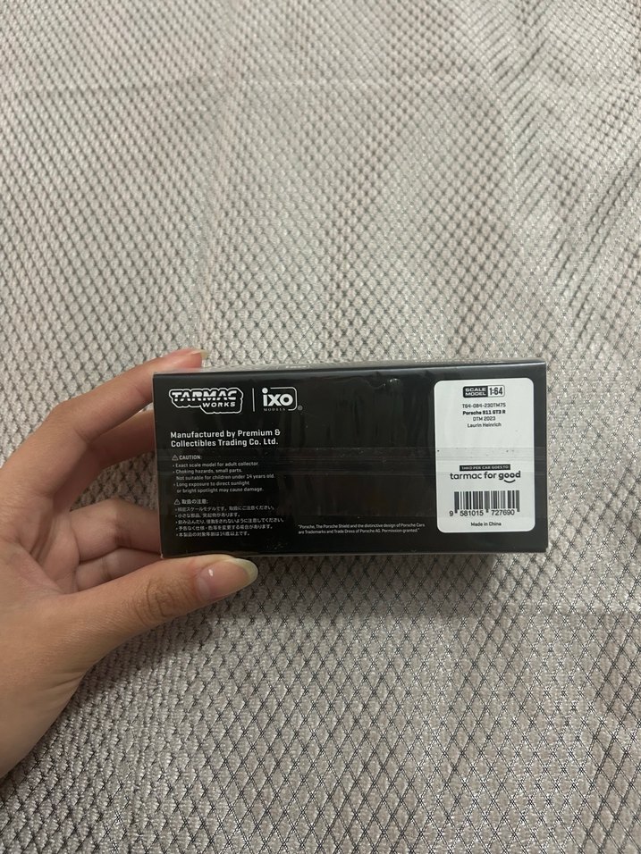 Tarmac Works Porsche 911 GT3 R Model Araba - Görsel 3