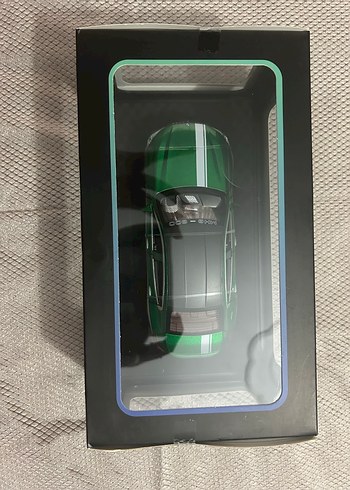 Yeşil 1:24 Oyuncak Model Araba Tüm kapılar ve kaput açılır - Görsel 2