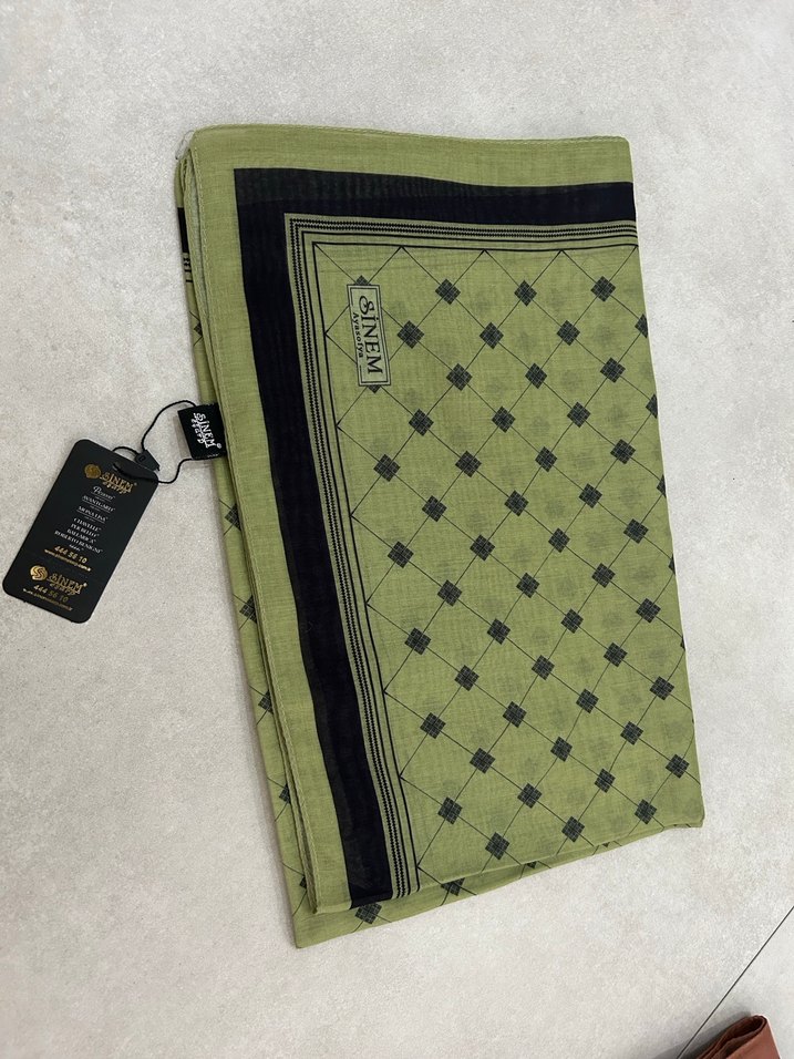 Kadın Desenli Çok Renkli Şal - Görsel 3