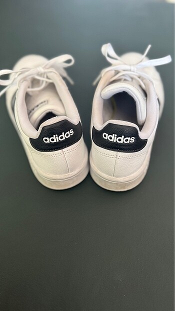 39 Beden beyaz Renk Adidas (orjinal) spor ayakkabı