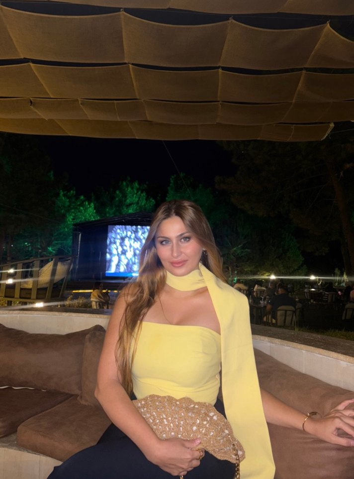 Sarı düz Desenli Drapeli Halter Yaka Bluz - Görsel 2