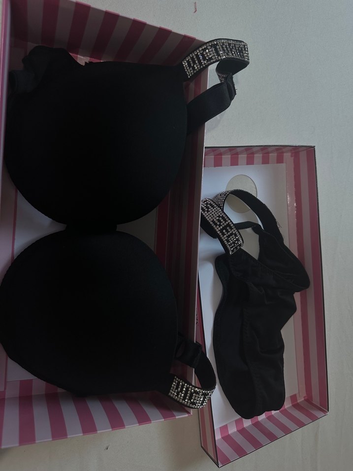 Victoria's Secret Siyah Mini Sütyen ve Külot - Görsel 4