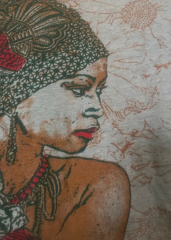 Gri renkli, ;bohem baskılı yuvarlak yaka tişört. - Görsel 2