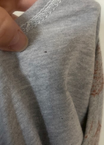 Gri renkli, ;bohem baskılı yuvarlak yaka tişört. - Görsel 5