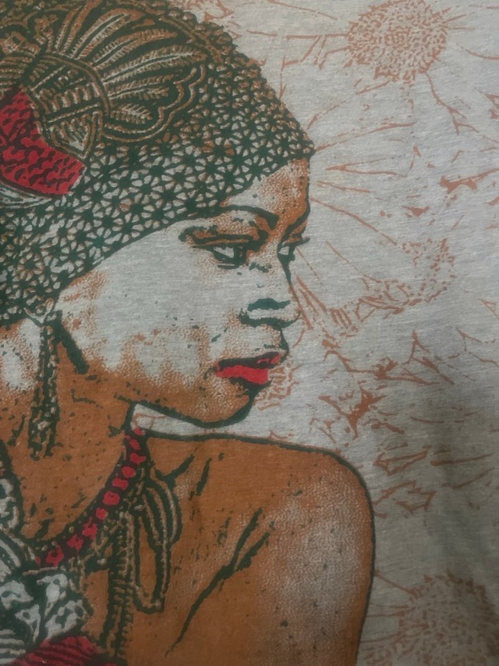 Gri renkli, ;bohem baskılı  yuvarlak yaka tişört. - Görsel 2