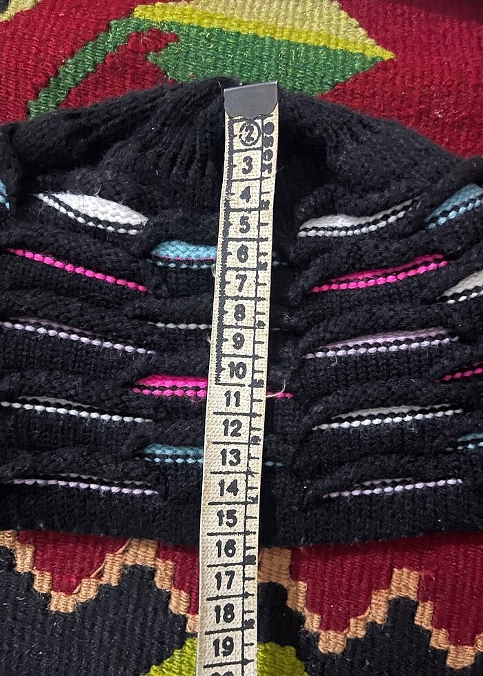 Renkli detayı olan örme şapka - Görsel 5