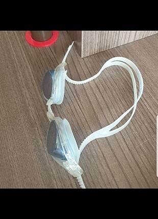Havuz Gözlüğü