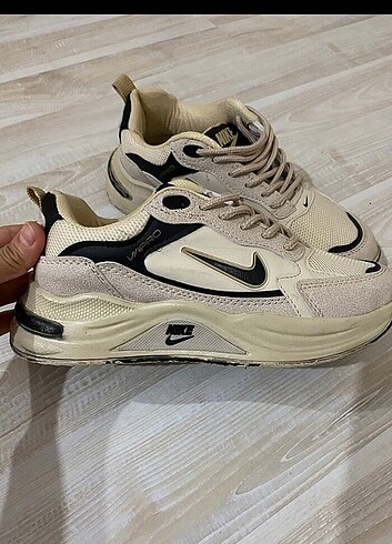 Nike Bej rengi spor ayakkabı