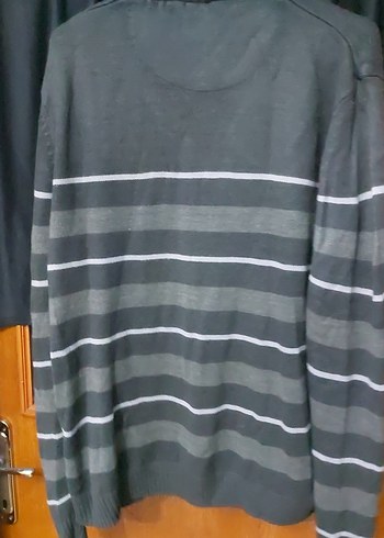 Gri Çizgili V Yaka Erkek Kazak - Görsel 3