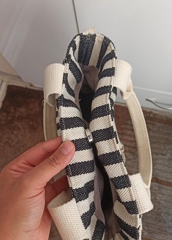  Beden siyah Renk Bej Siyah Zebra Desenli Kemerli Kol Çantası