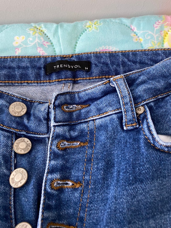 Düğmeli Kadın Kot Pantolon - Rahat Kesim - Görsel 3
