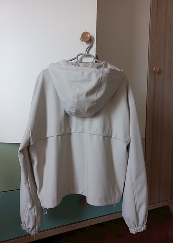 Bej Kapüşonlu Fermuarlı Kadın Yağmurluk - Görsel 4